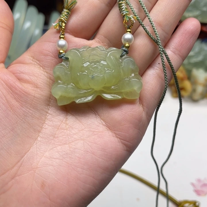 未镶嵌蛇纹石玉颈饰
