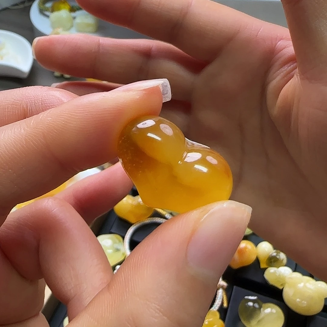 琥珀未镶嵌珠宝奇石