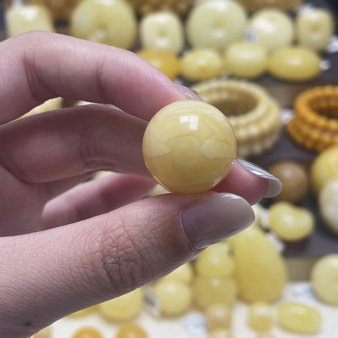 琥珀未镶嵌裸石19.2mm瑕