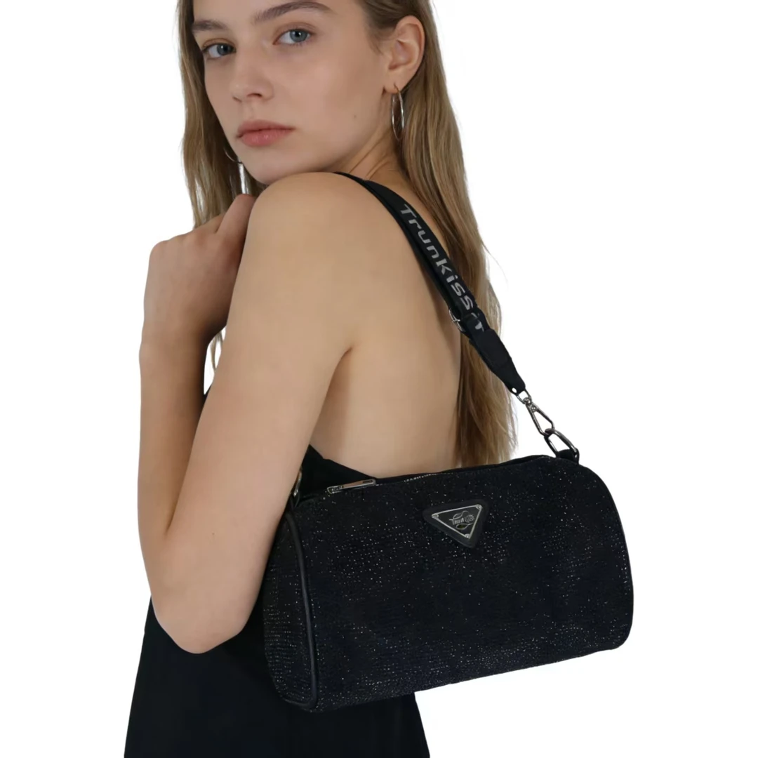 时尚百搭名媛风圆筒镶钻斜挎单肩女包轻奢女士黑色小众腋下包包