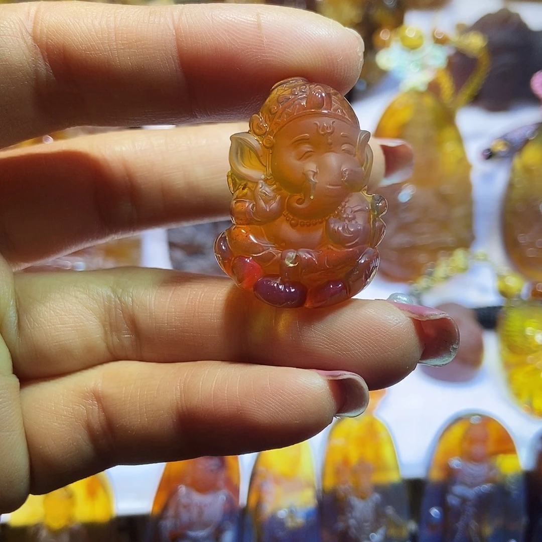 琥珀颈饰未镶嵌象神