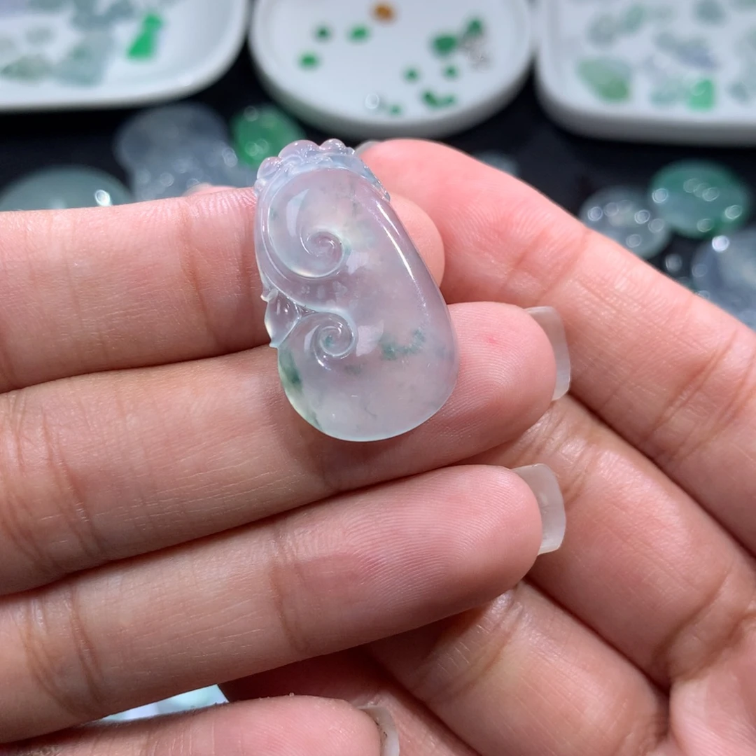 翡翠裸石未镶嵌飘花如意