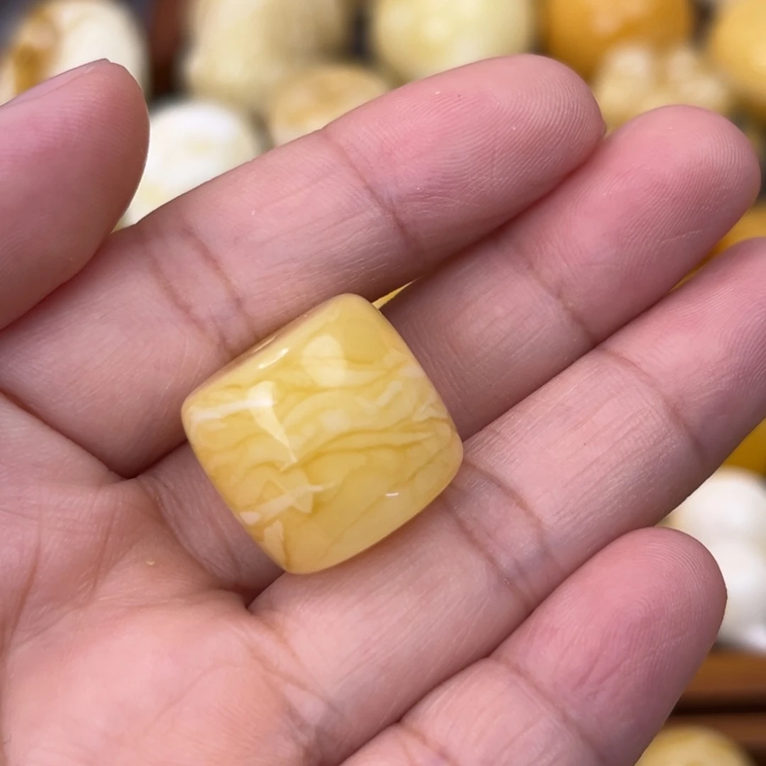 未镶嵌琥珀裸石老型