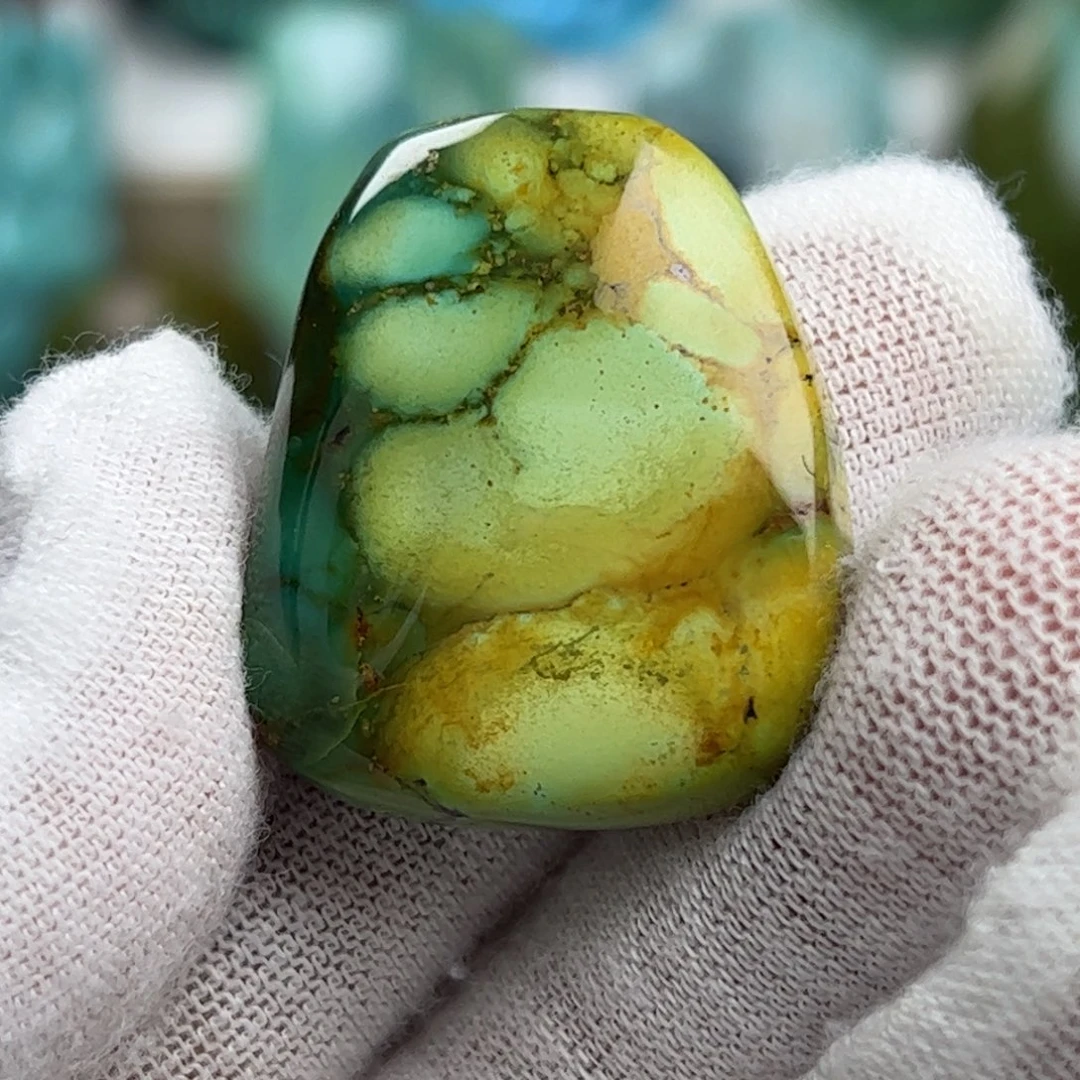 绿松石未镶嵌珠宝奇石