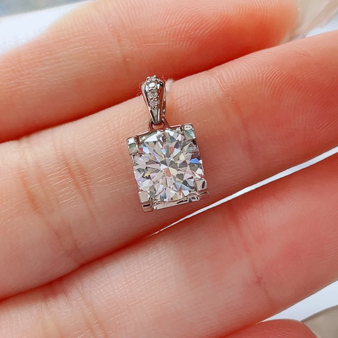 铂Pt950镶嵌实验室培育钻石1.5ct 牛头吊坠