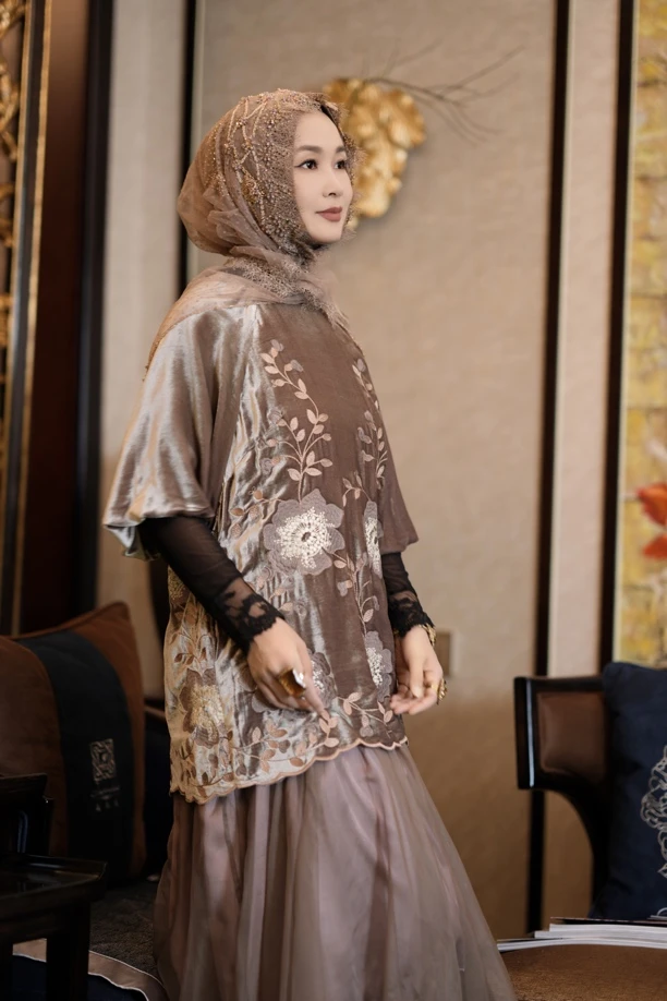 【嘉米拉】优雅贵气丝绒拼接连衣裙LYQ24326