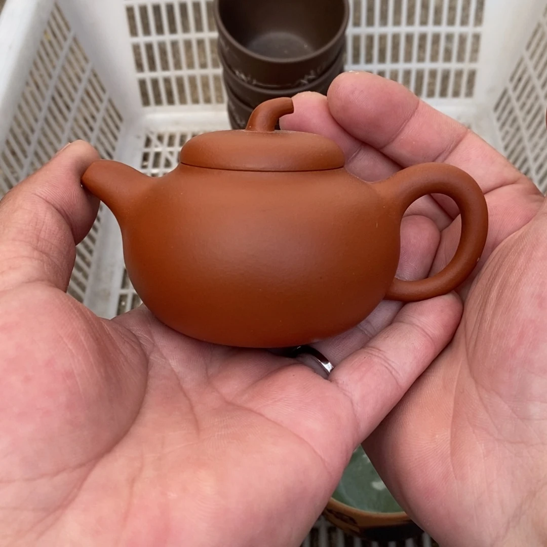 紫砂茶壶老朱泥扭瓜120cc