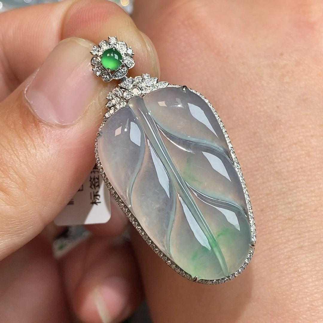 翡翠颈饰18K金镶嵌叶子