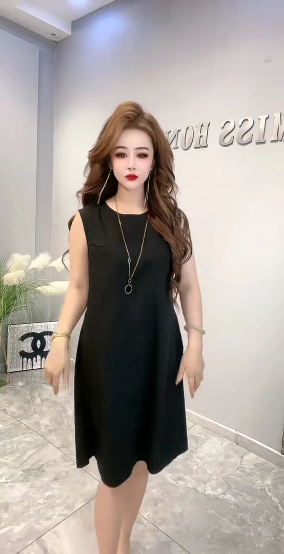 夏季小众风轻奢简约无袖黑色收腰连衣裙舒适凉爽上档次