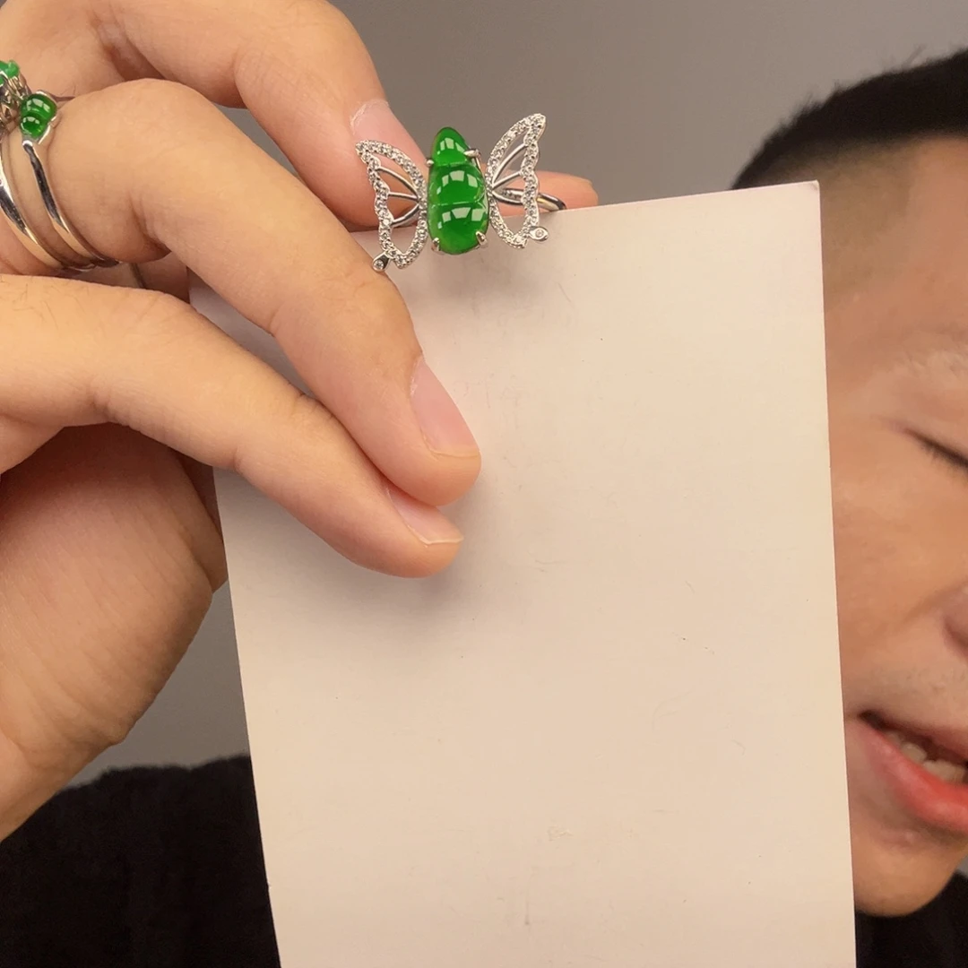 翡翠未镶嵌挂件一件