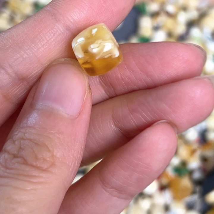 未镶嵌蜜蜡裸石11.5mm一个