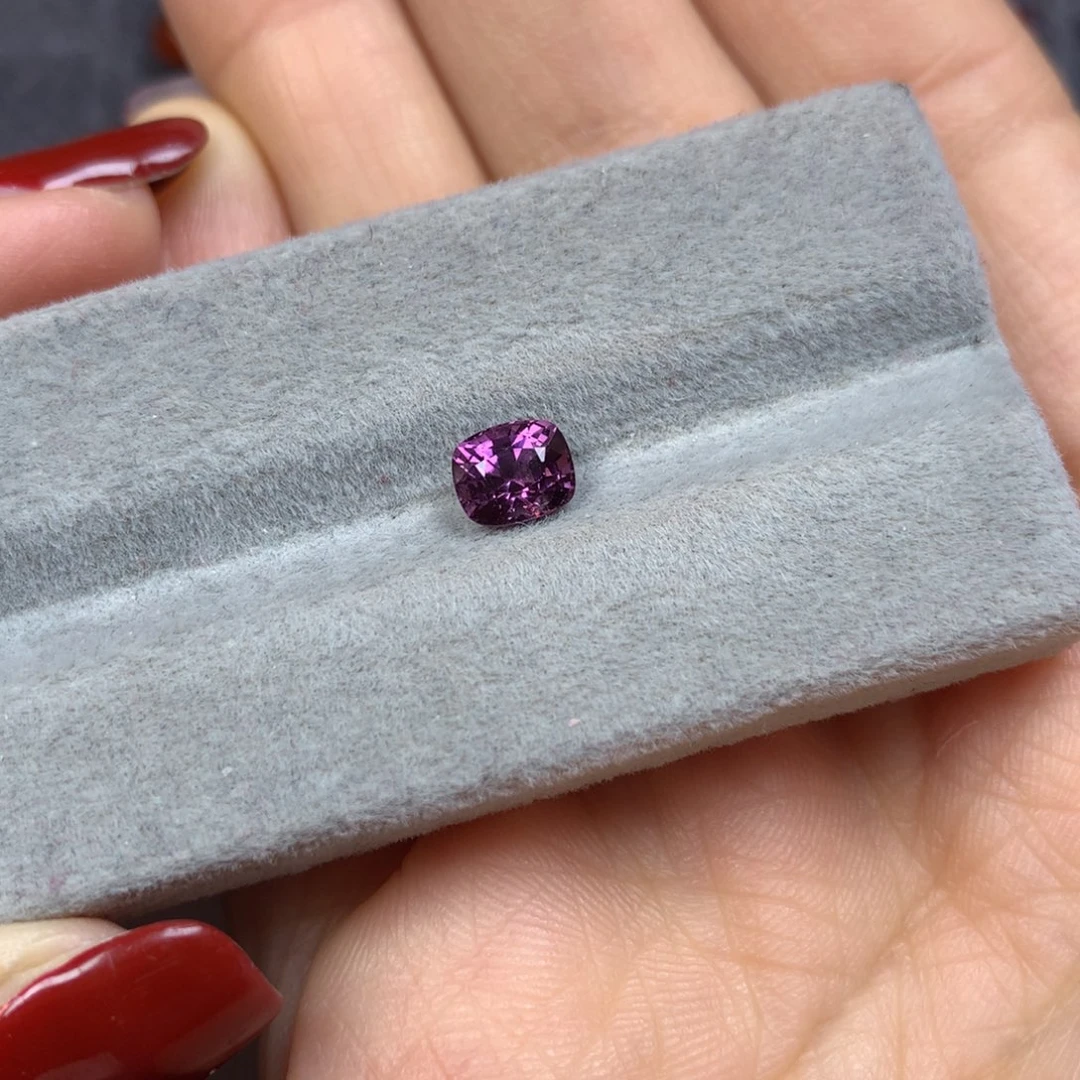 尖晶石裸石未镶嵌1.05ct紫尖晶