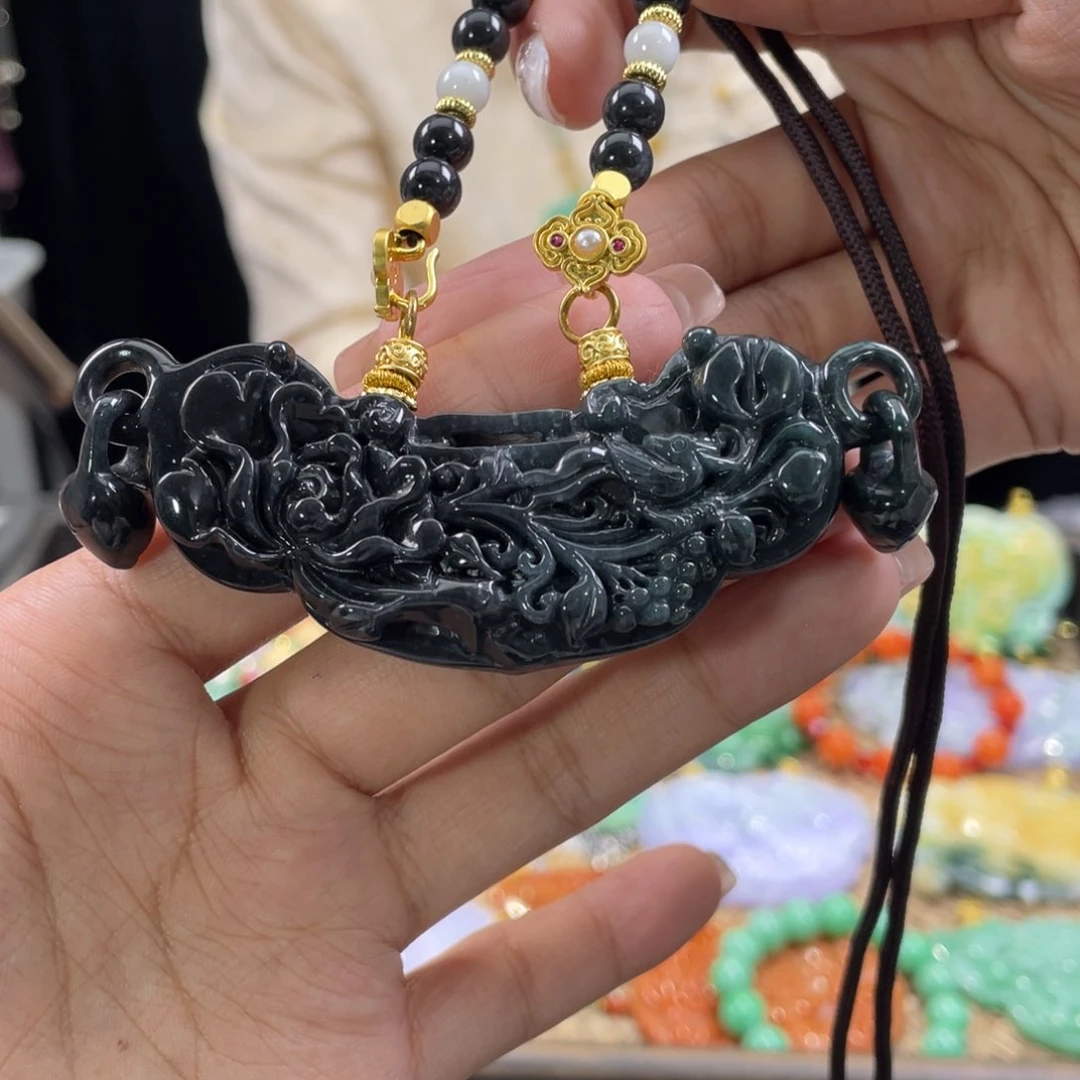 翡翠颈饰未镶嵌代编织