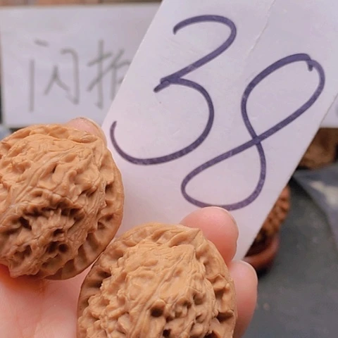 吊坠桃核34全品三角白34克