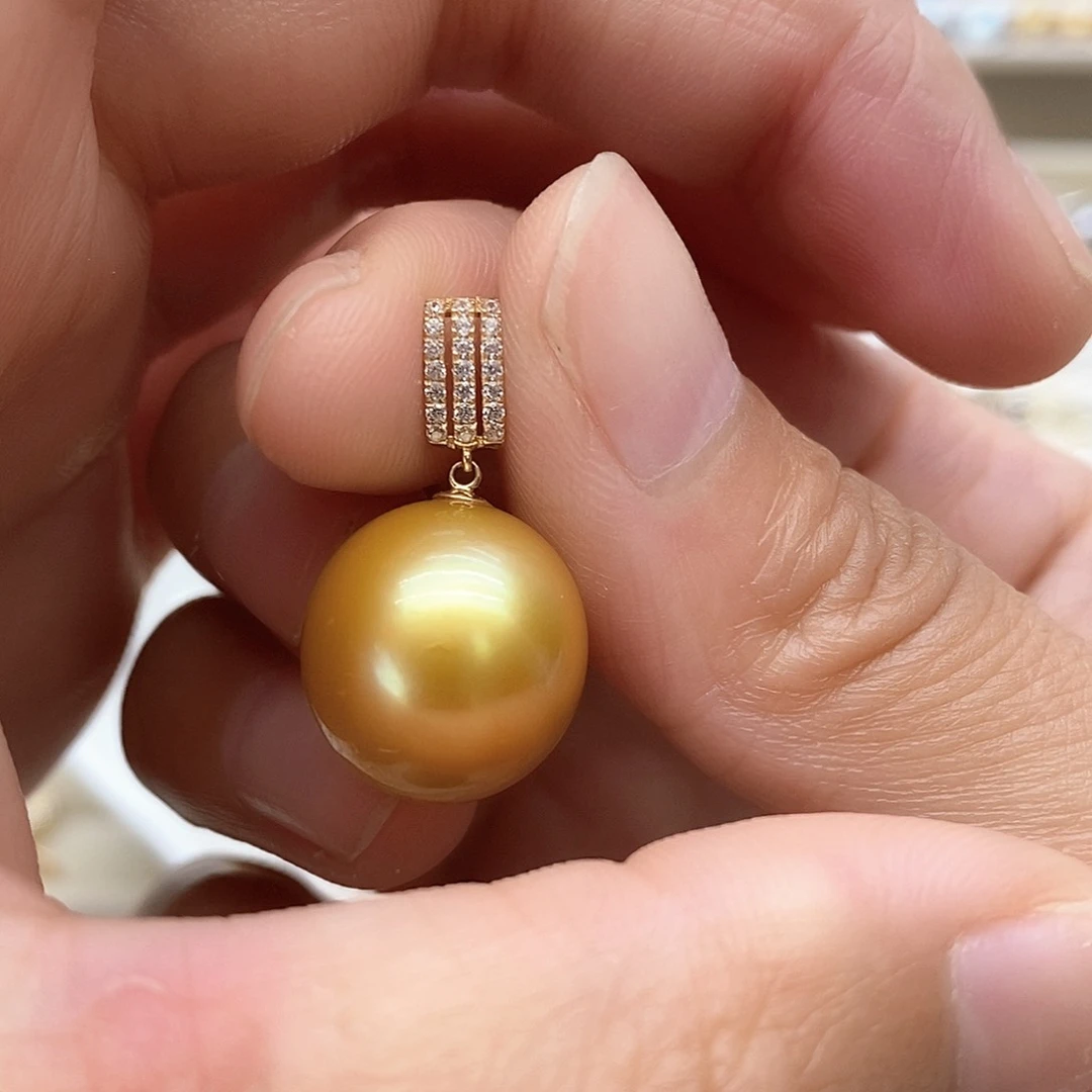 18K金镶嵌海水珍珠吊坠(不含链)