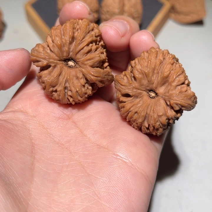 文玩核桃把件南疆石