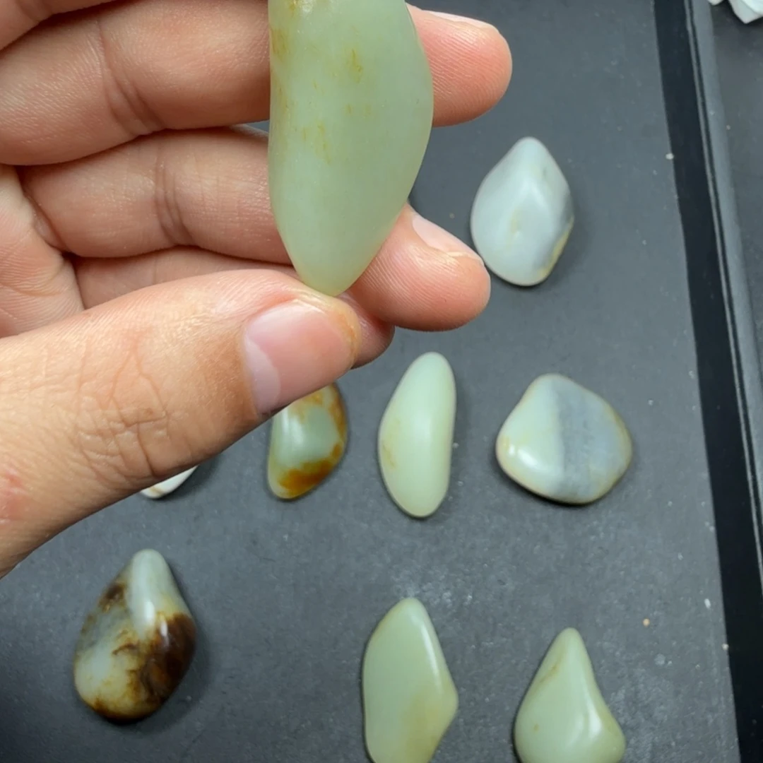 ****。和田玉（糖玉）未镶嵌颈饰