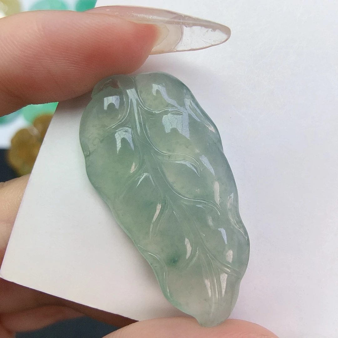 翡翠未镶嵌颈饰菩提叶