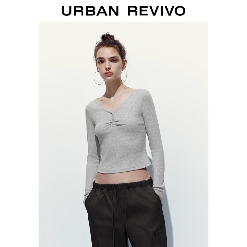 UR2025冬季新款女装简约褶皱纽扣式坑条肌理修身T恤UYB450011