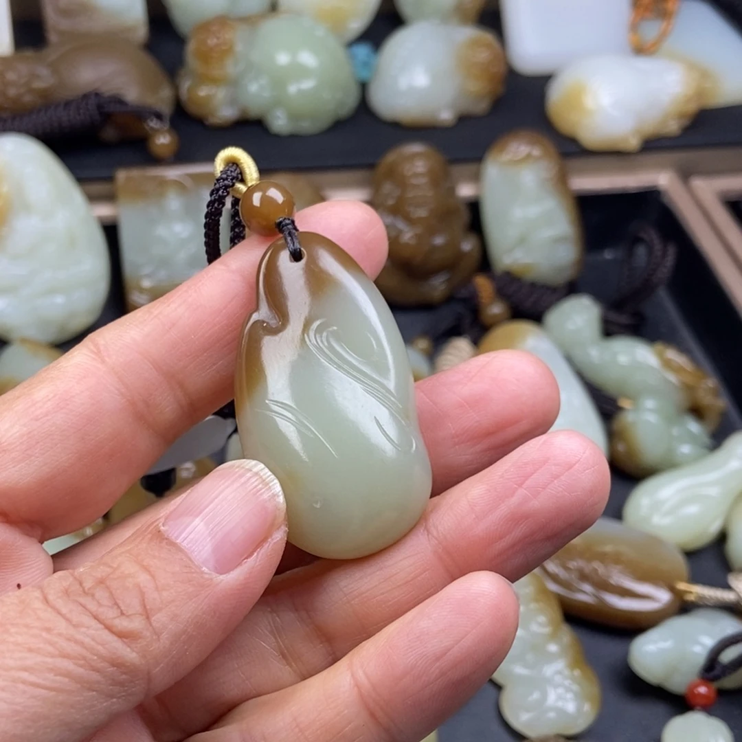 和田玉（糖玉）未镶嵌颈饰