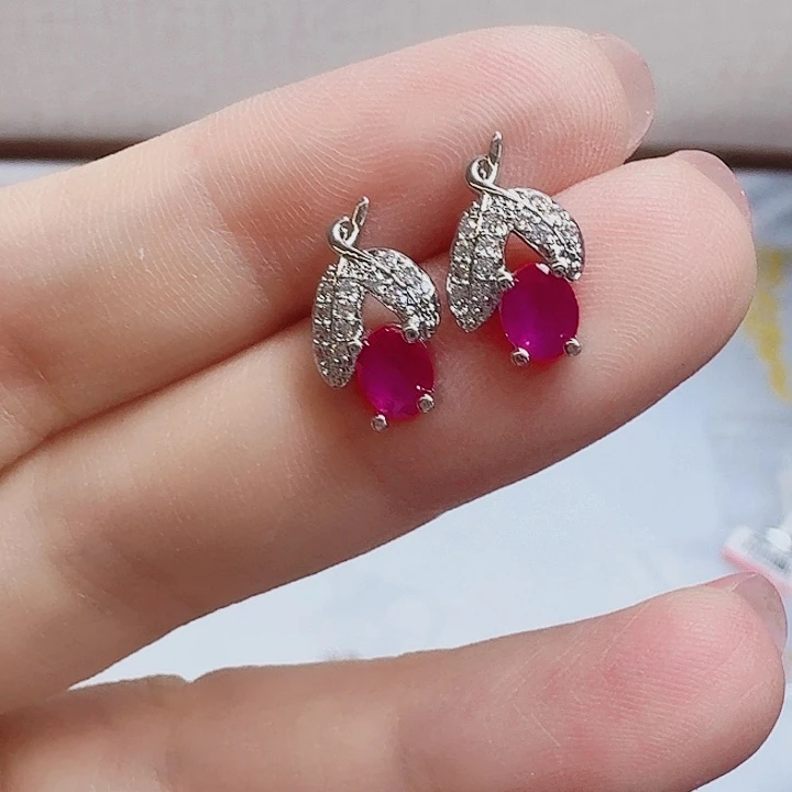 925银合成碳硅石耳钉