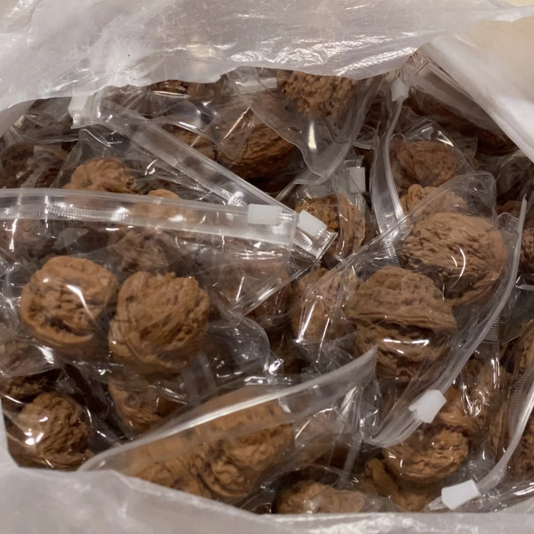 文玩核桃吊坠三角白