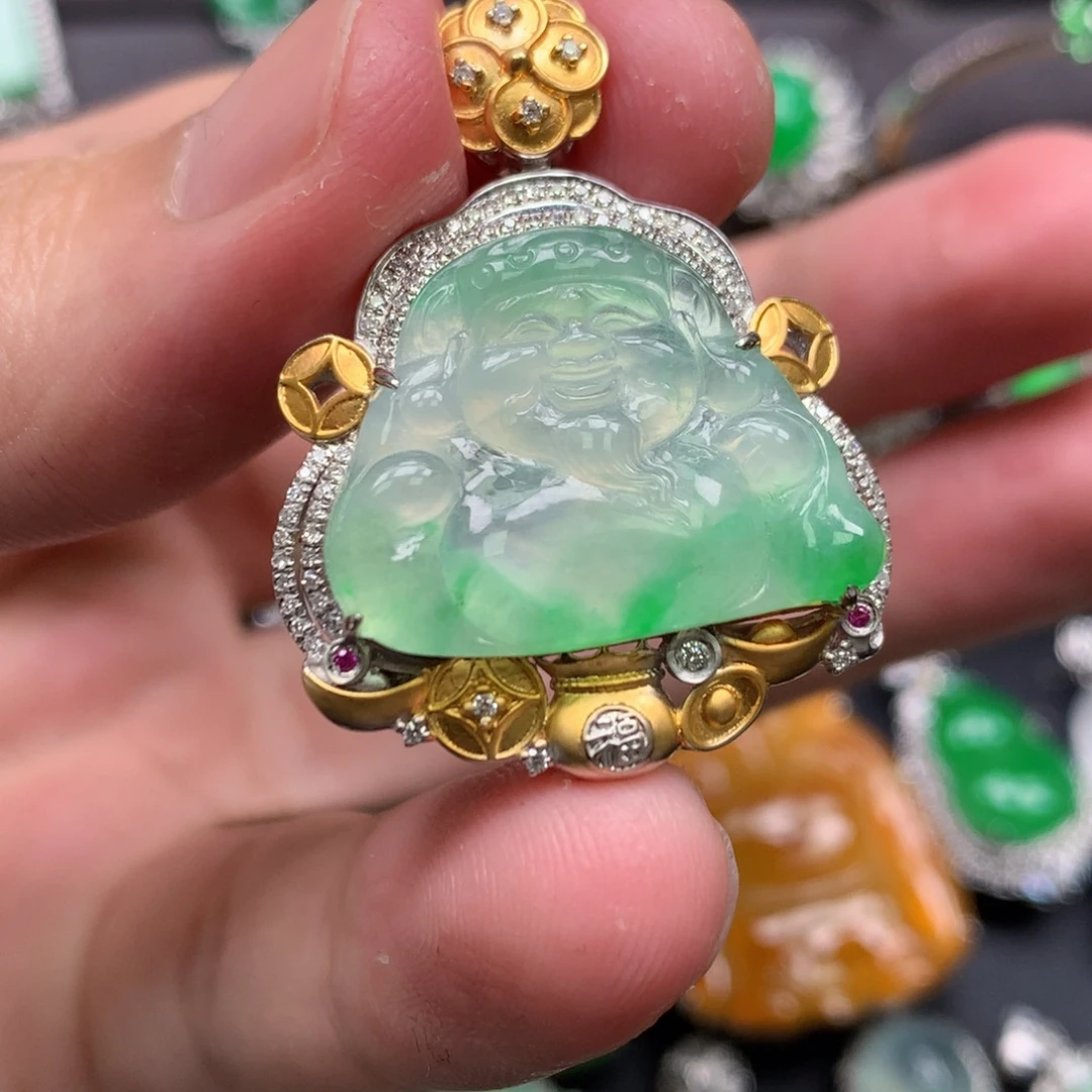 翡翠18K金镶嵌颈饰