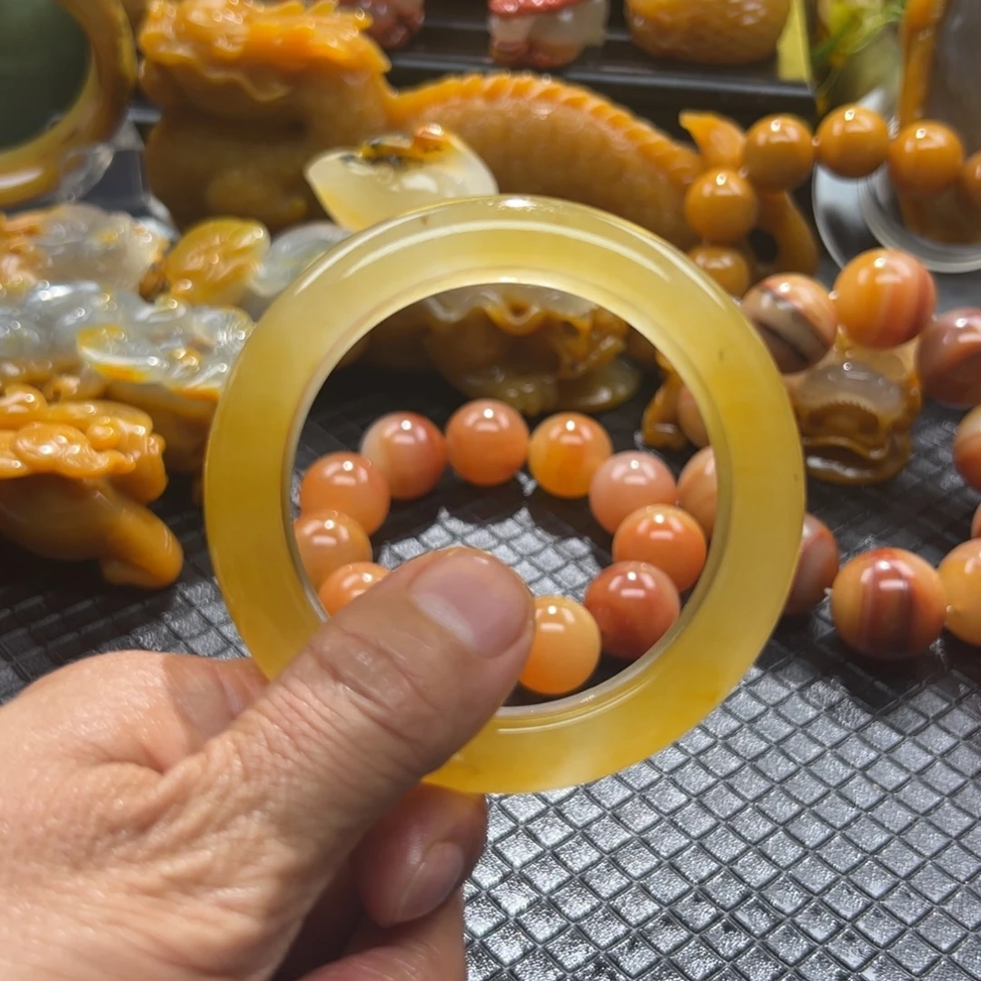 石英质玉未镶嵌颈饰