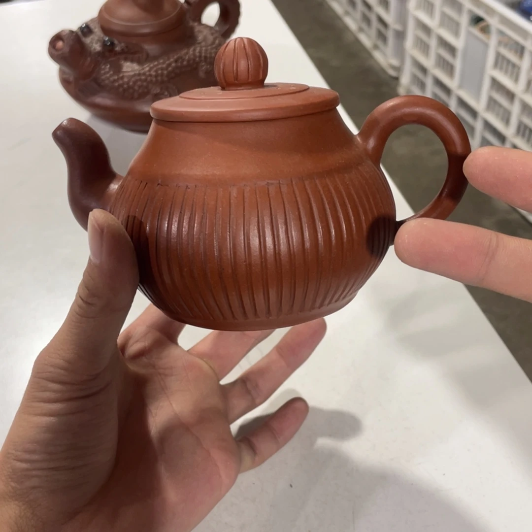 紫砂茶壶老厂紫砂壶一件。