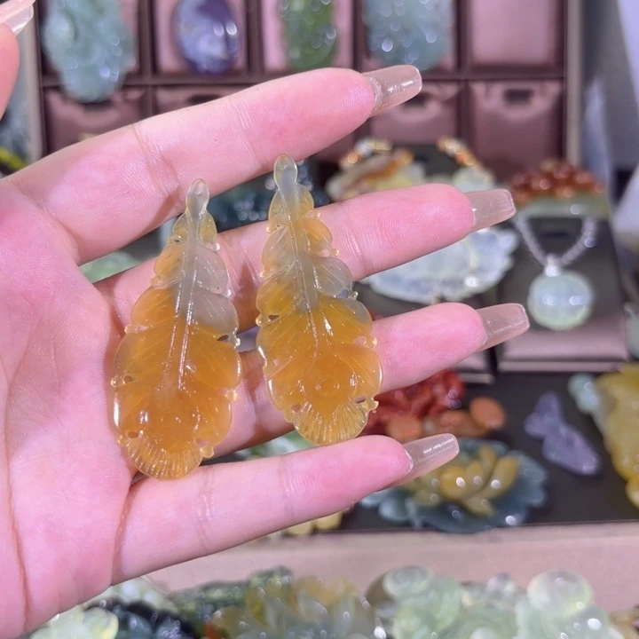 蛇纹石玉未镶嵌颈饰智****橱
