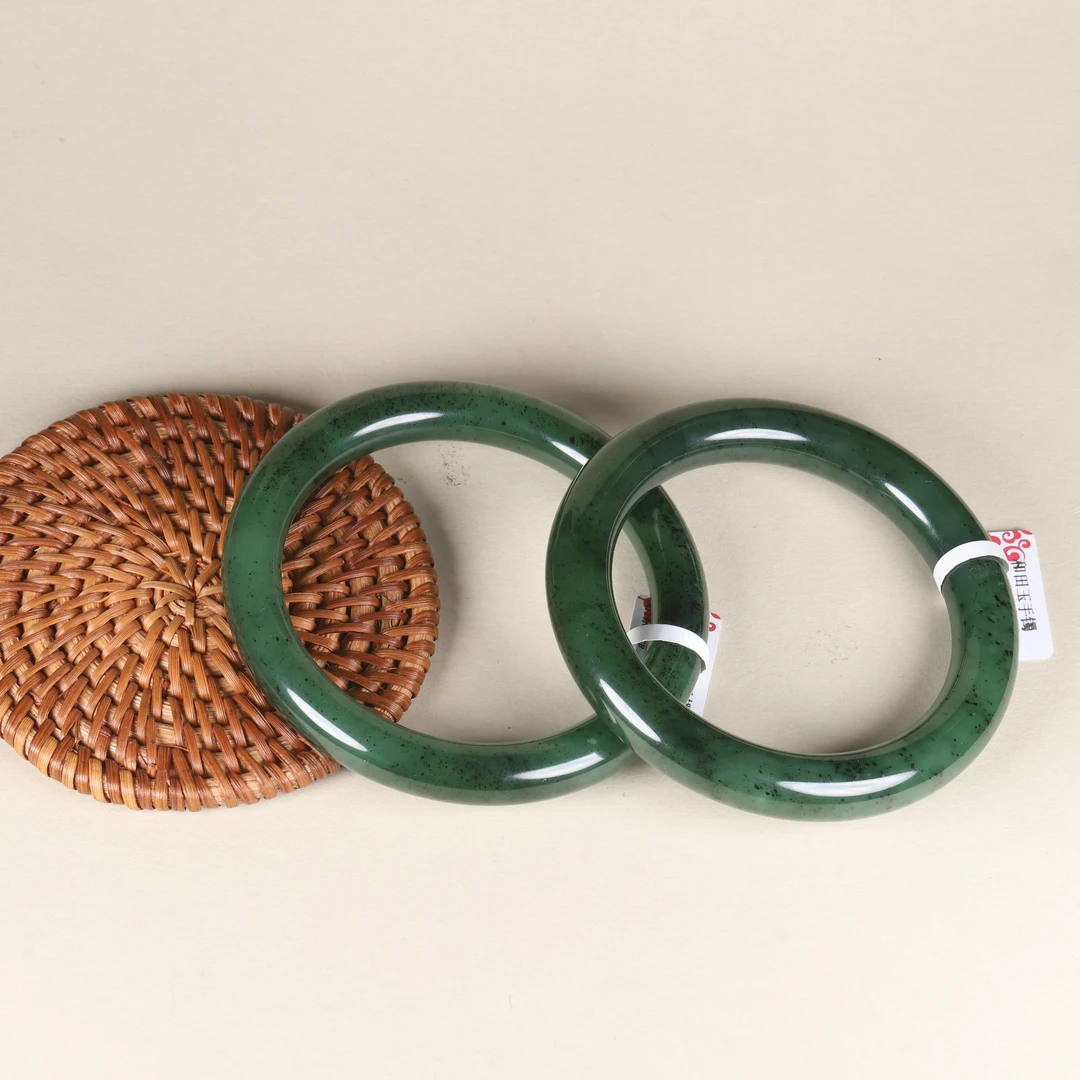 【汪氏精品】和田玉碧玉圆条手镯 多样性发其一 1501-G56