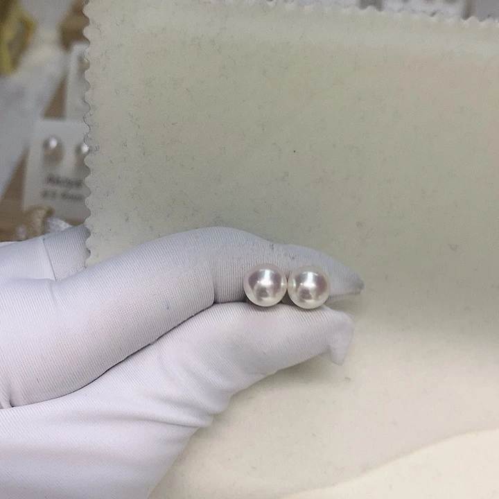 18K金镶嵌耳钉7.5-8海水珍珠