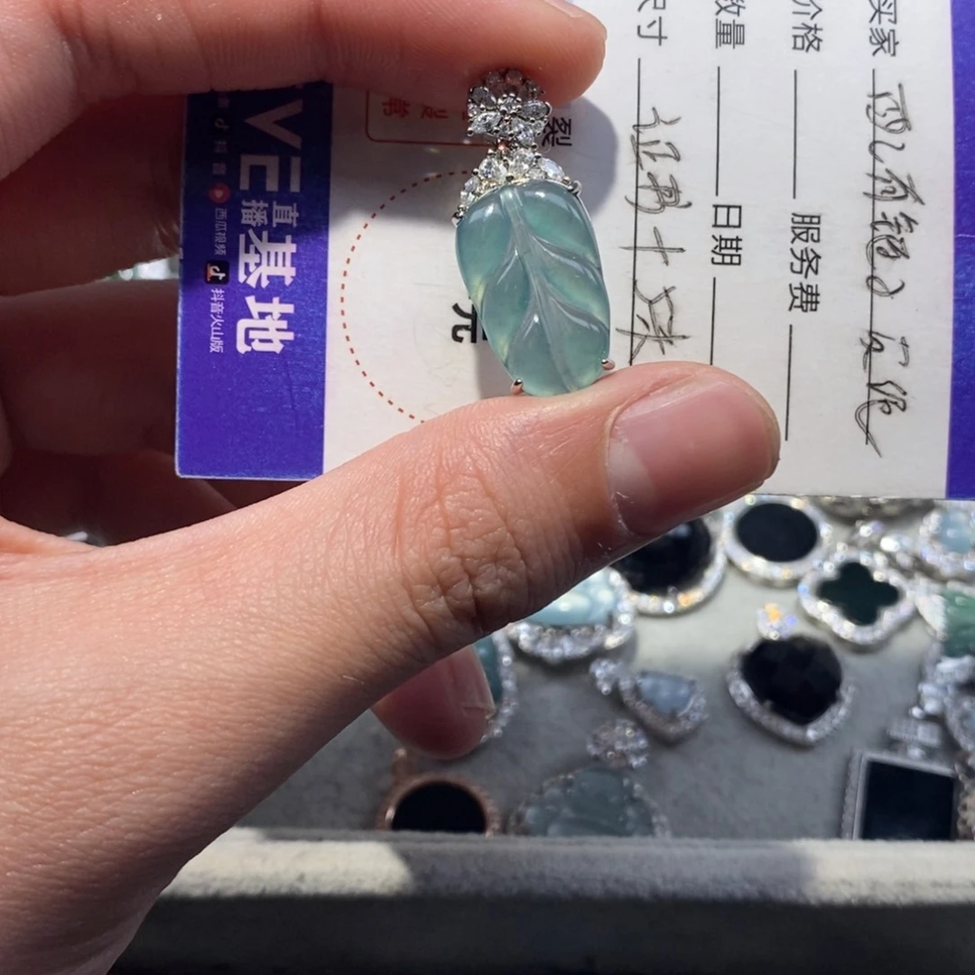 翡翠颈饰未镶嵌翡翠