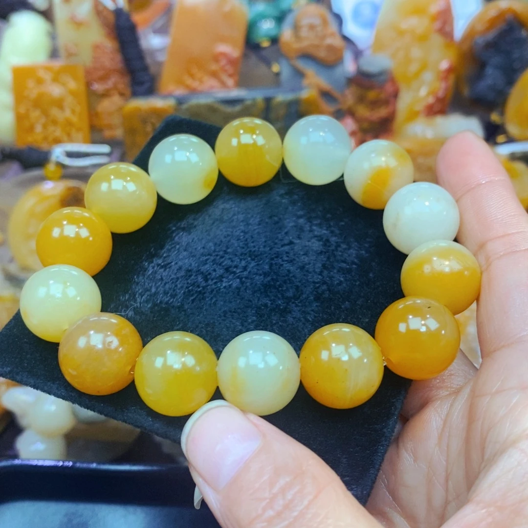 未镶嵌石英质玉（黄龙玉）颈饰