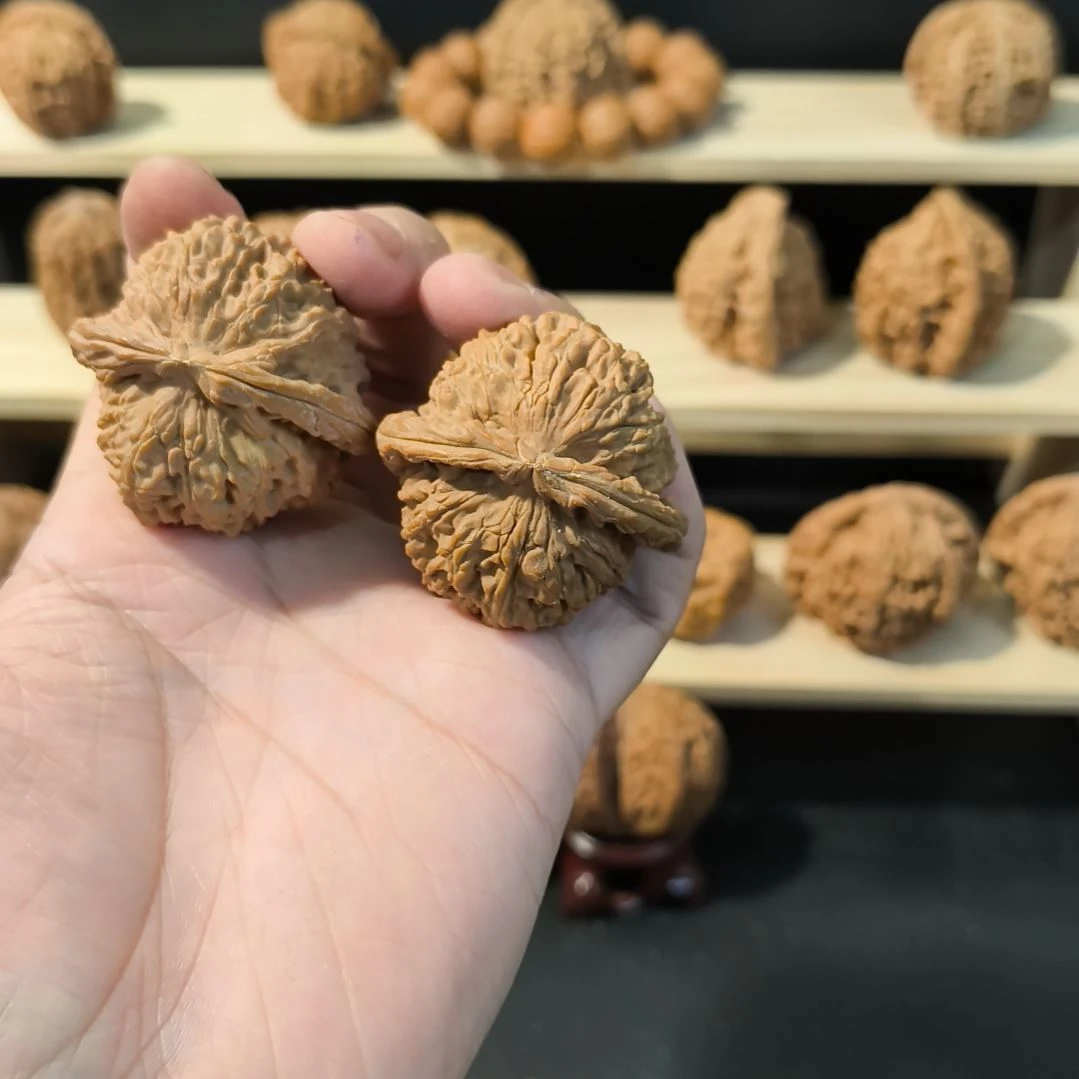 文玩核桃吊坠45白狮子