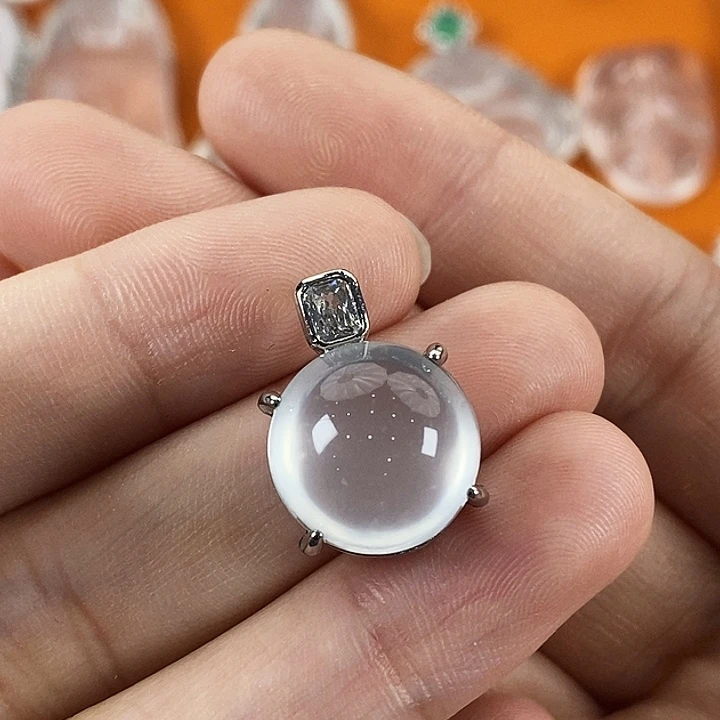 石英质玉合金颈饰