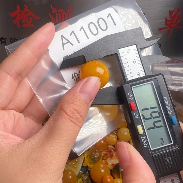 蜜蜡未镶嵌珠宝奇石