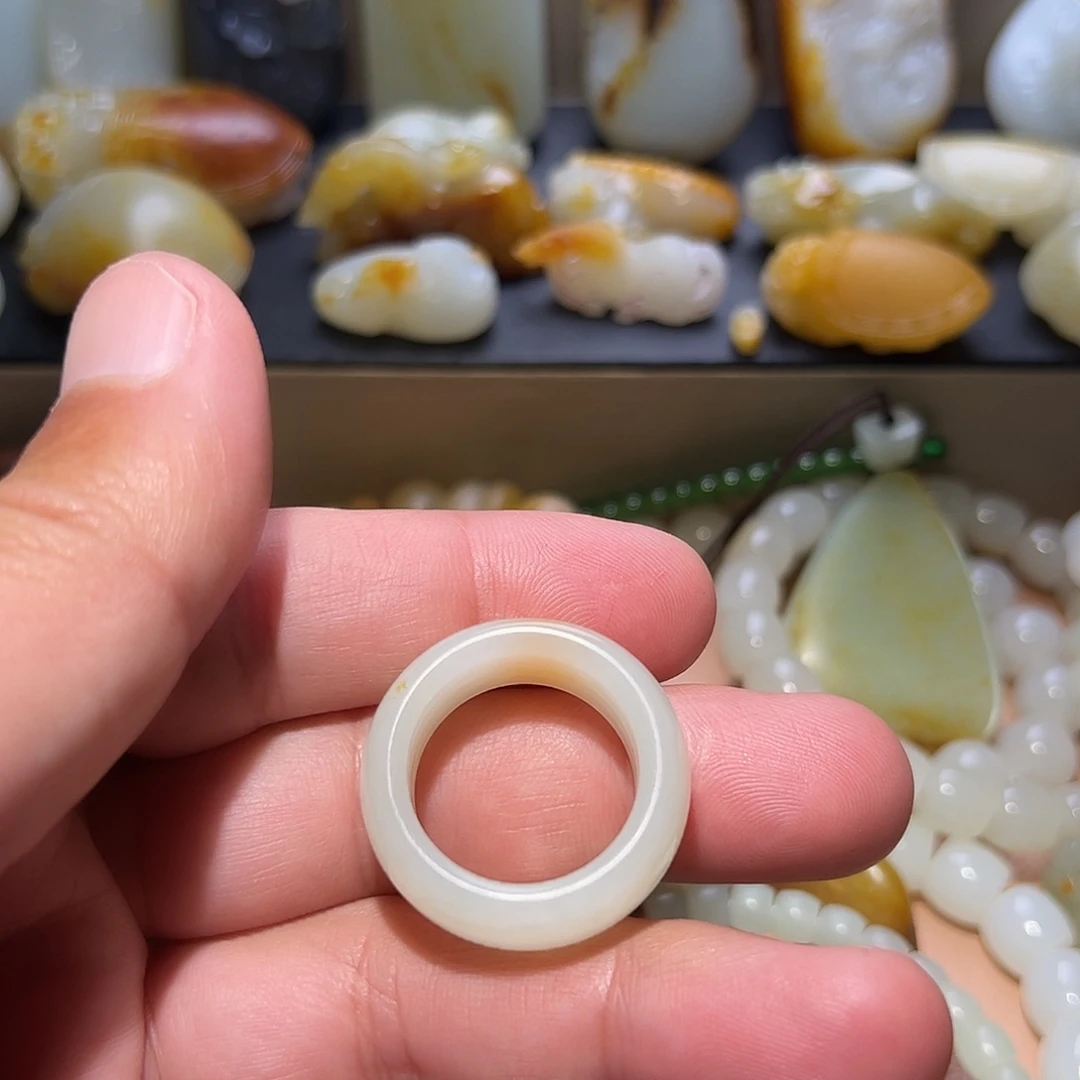 苏***卿和田玉未镶嵌颈饰