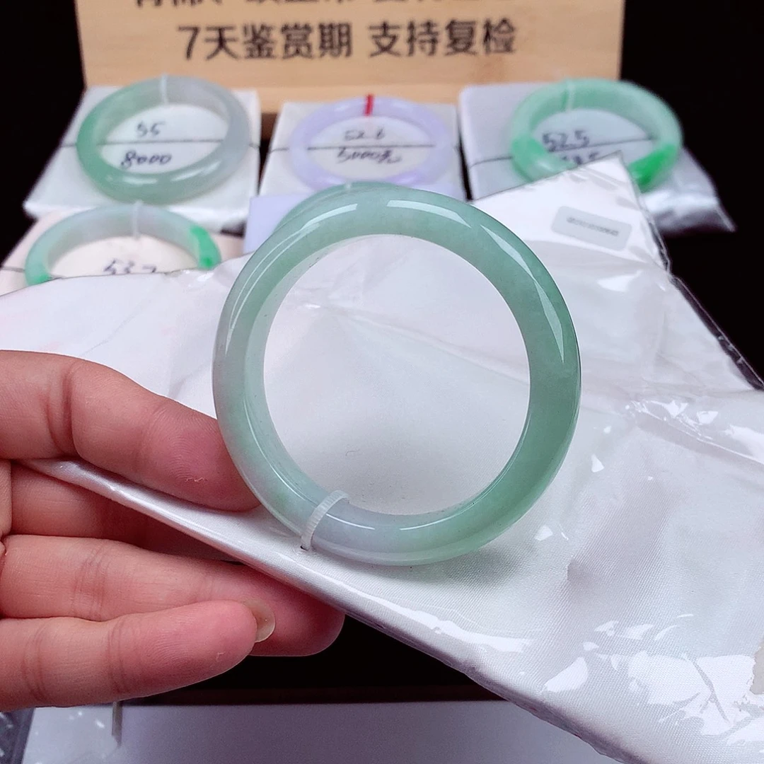 翡翠手镯未镶嵌翡翠