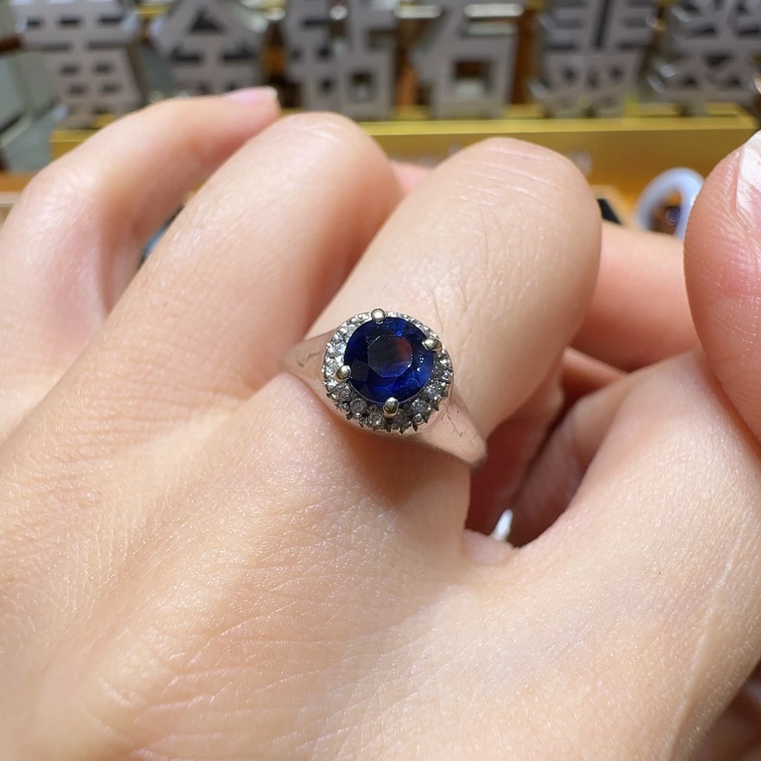 蓝宝石18K金镶嵌戒指