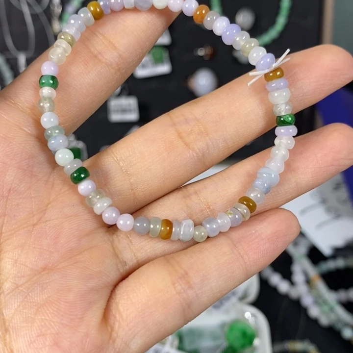 翡翠未镶嵌颈饰如****。翡翠未镶嵌颈饰