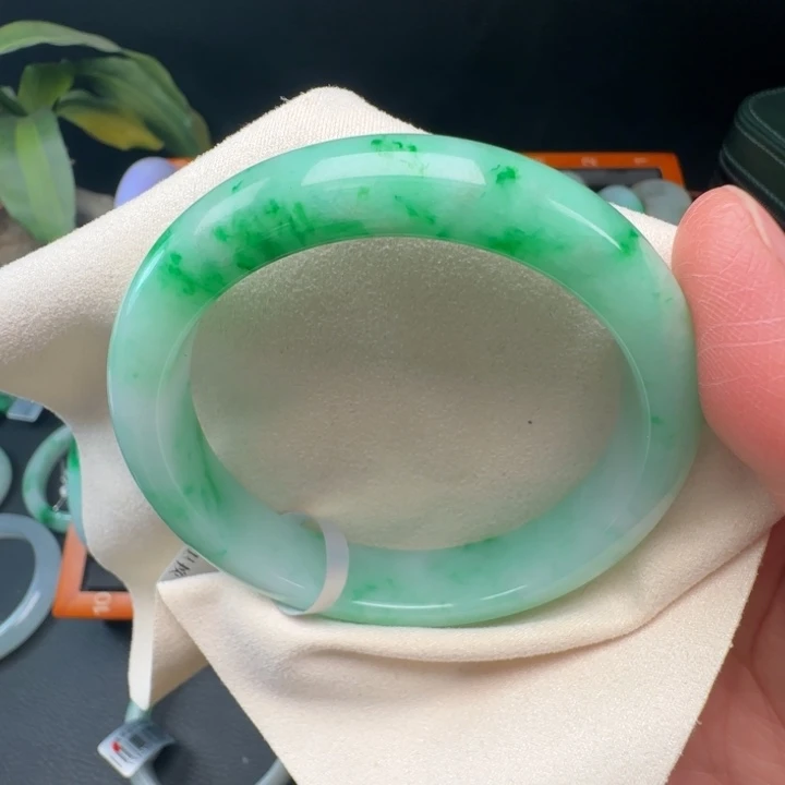 翡翠未镶嵌手镯缅甸翡翠