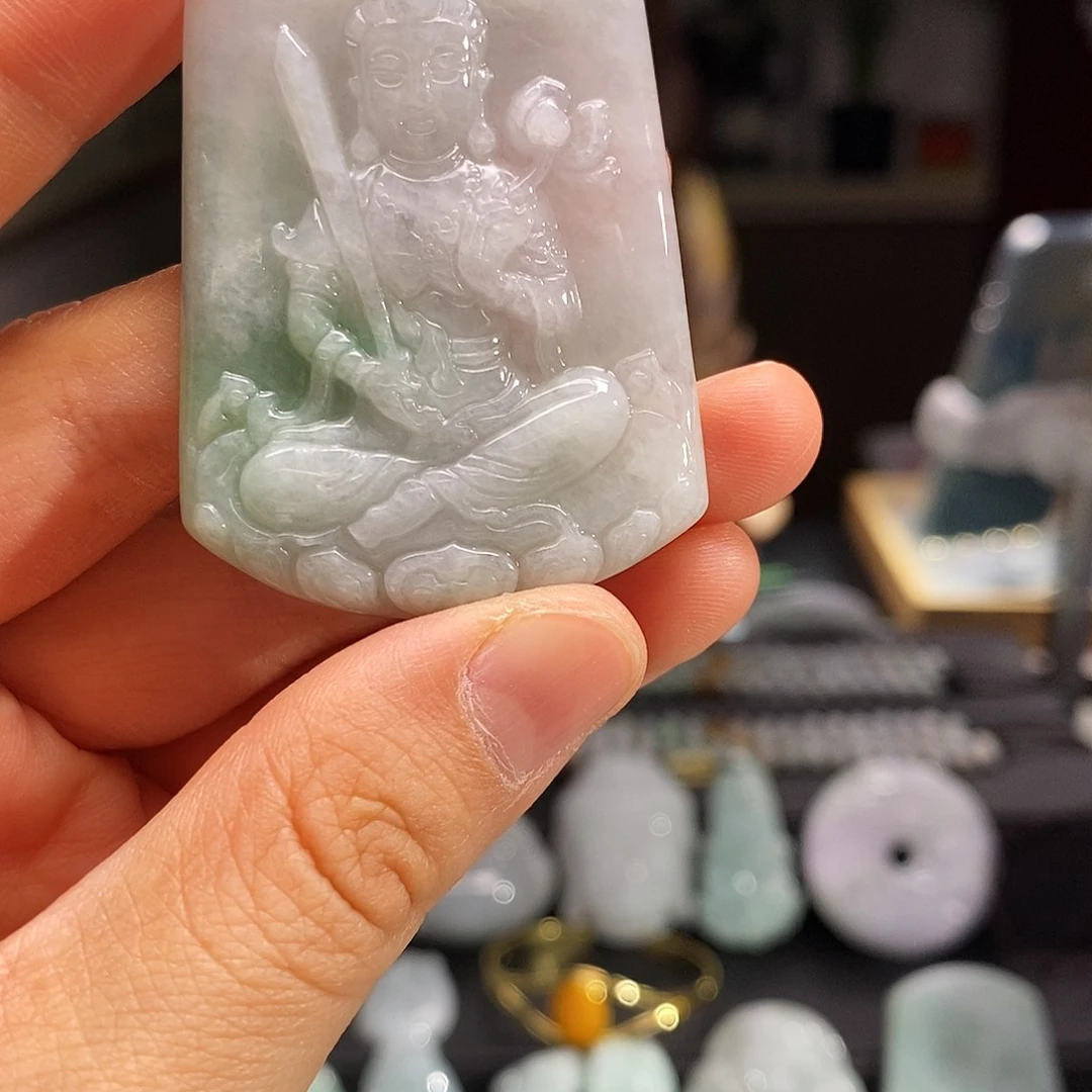 翡翠未镶嵌颈饰虚空