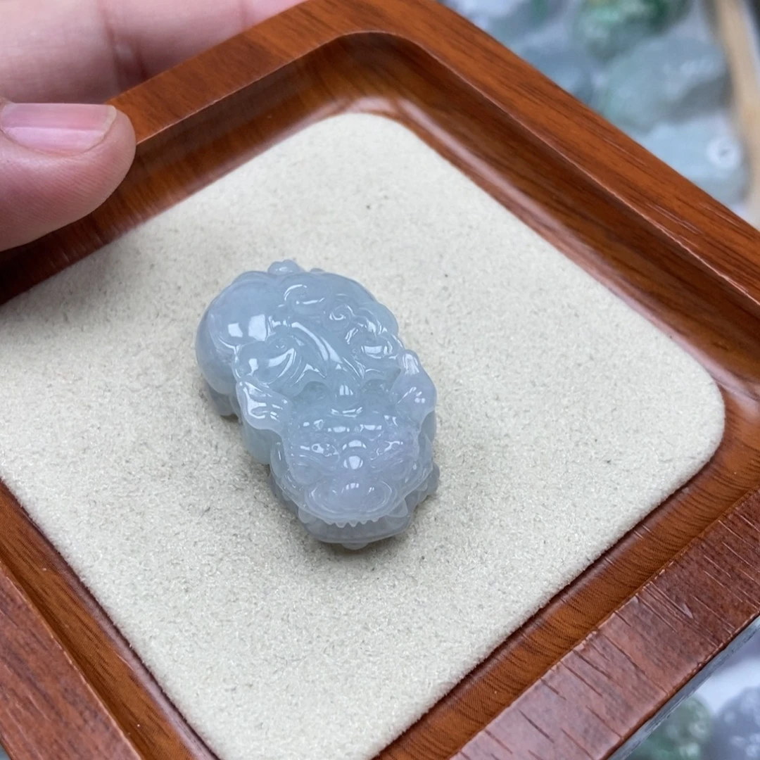 翡翠未镶嵌颈饰如意貔貅