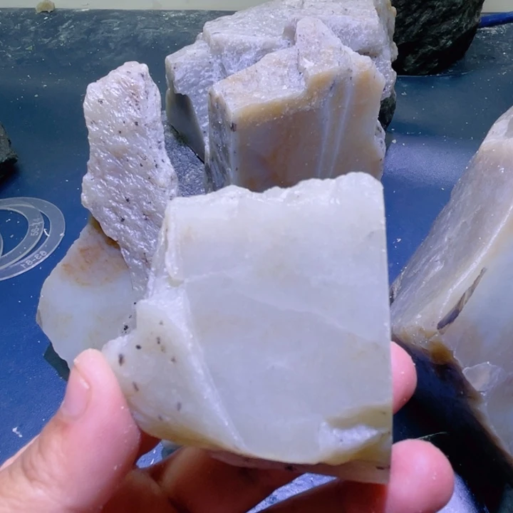 和田玉未镶嵌珠宝半成品