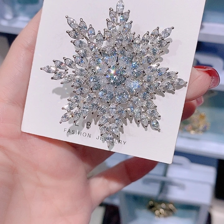 锆石铜合金雪花胸针 银色