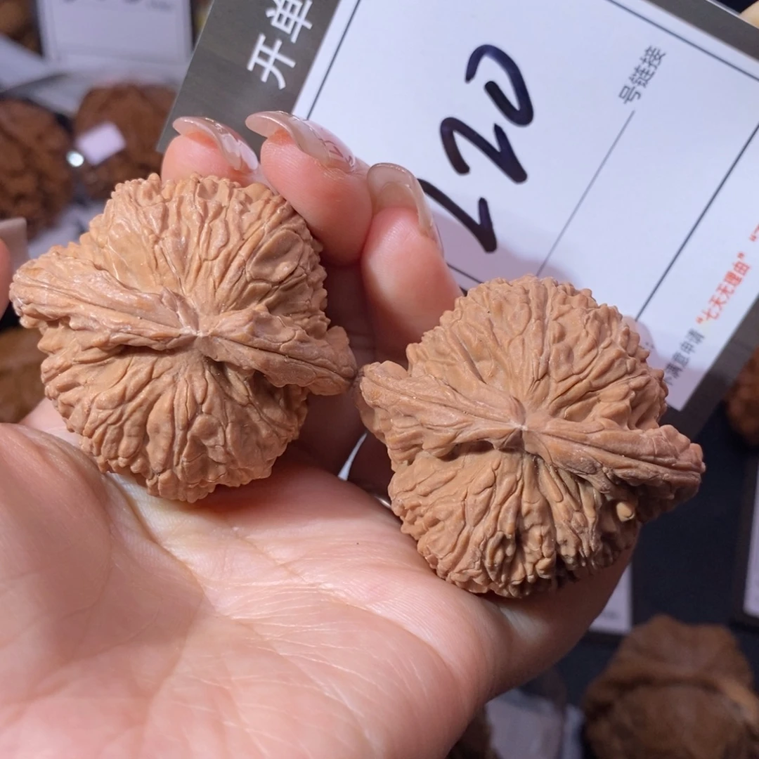 把件文玩核桃4.5白狮子220