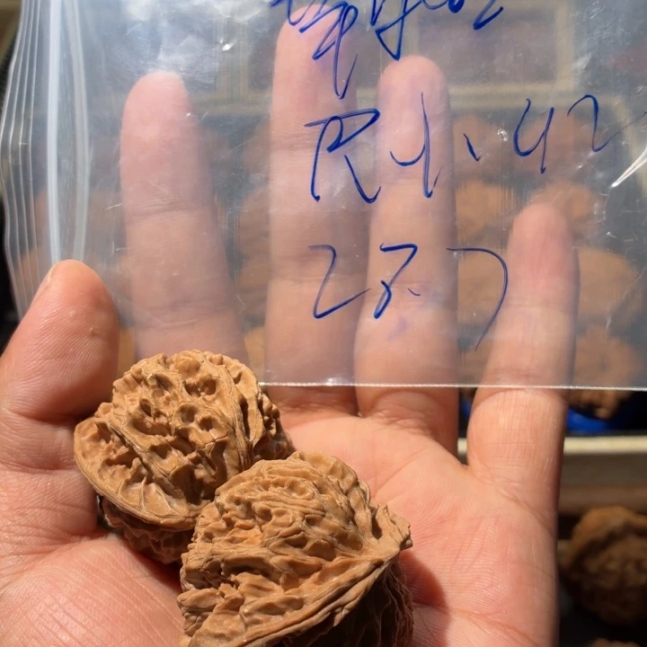 爱****吊坠文玩核桃苹果园