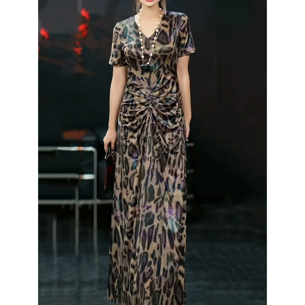 时尚简约通勤休闲V领连衣裙女2025夏新款设计感洋气显瘦收腰A字裙