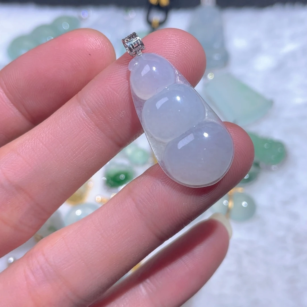 翡翠18K金镶嵌颈饰翡翠